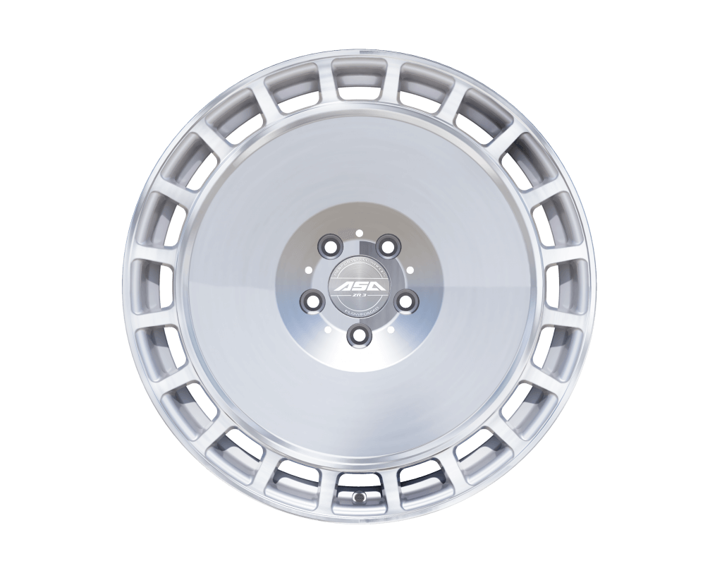 Silberne Alufelge mit Mehrspeichen-Design und einer Nabenkappe, auf der ASA steht